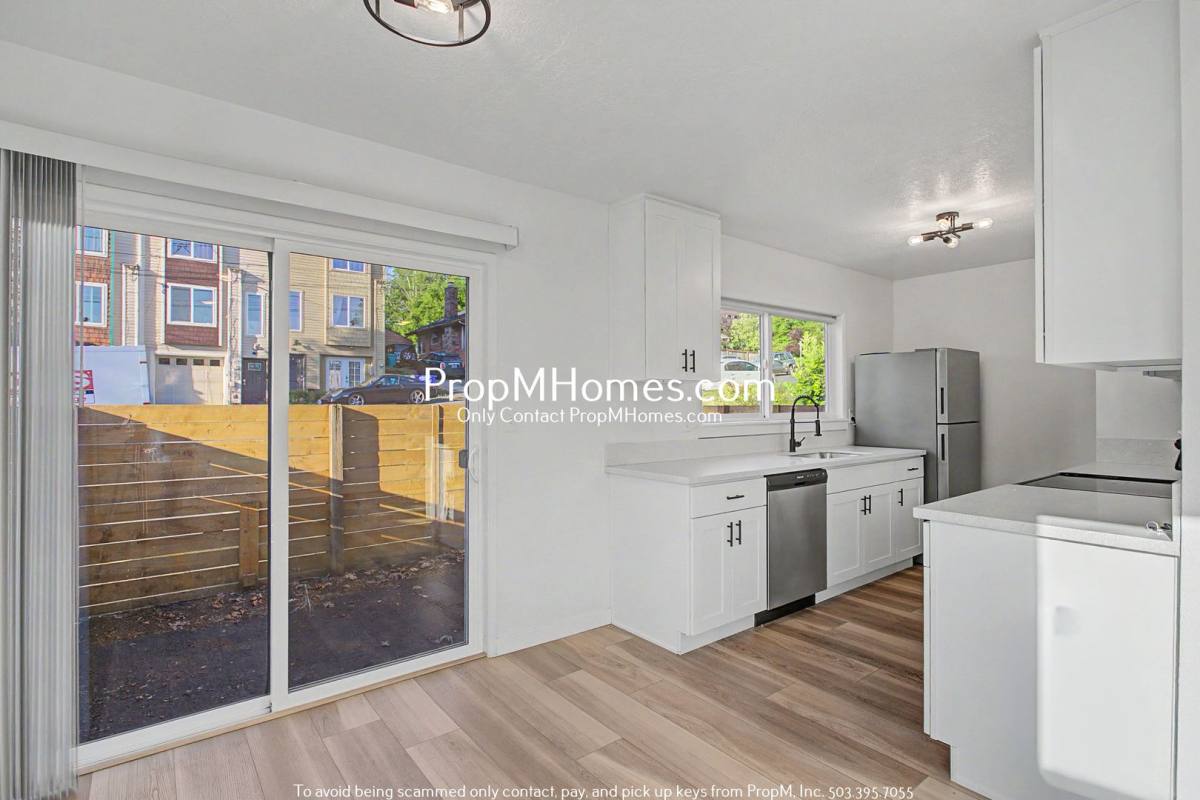 Apartment for rent at 7032 N Burlington Ave, Portland, OR 97203