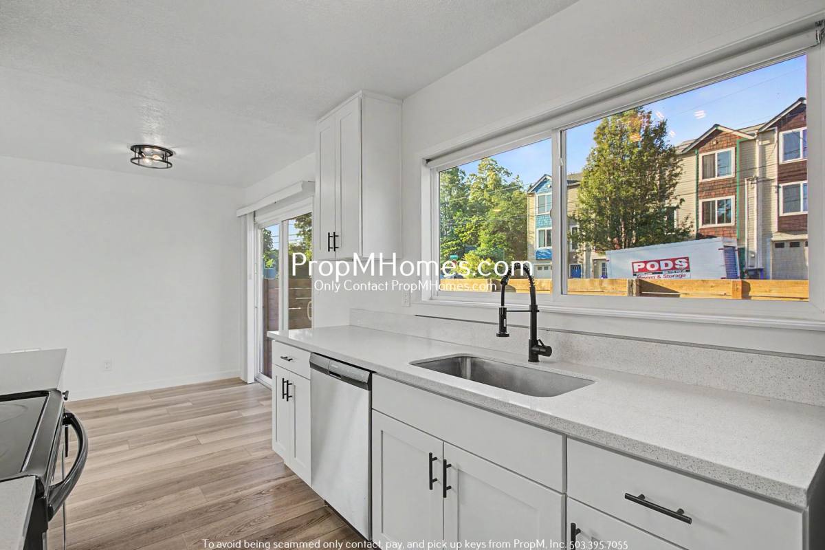 Apartment for rent at 7032 N Burlington Ave, Portland, OR 97203