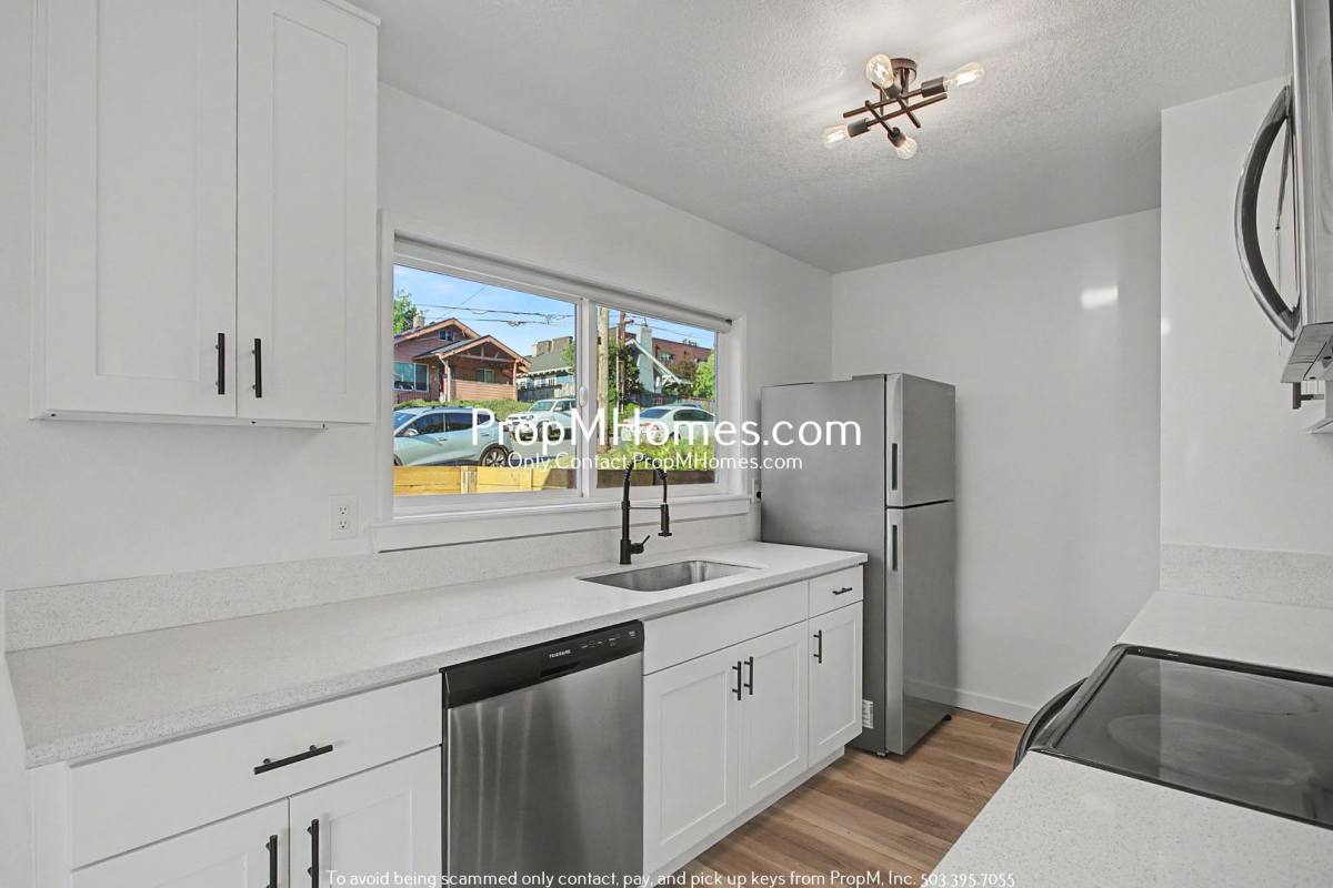 Apartment for rent at 7032 N Burlington Ave, Portland, OR 97203
