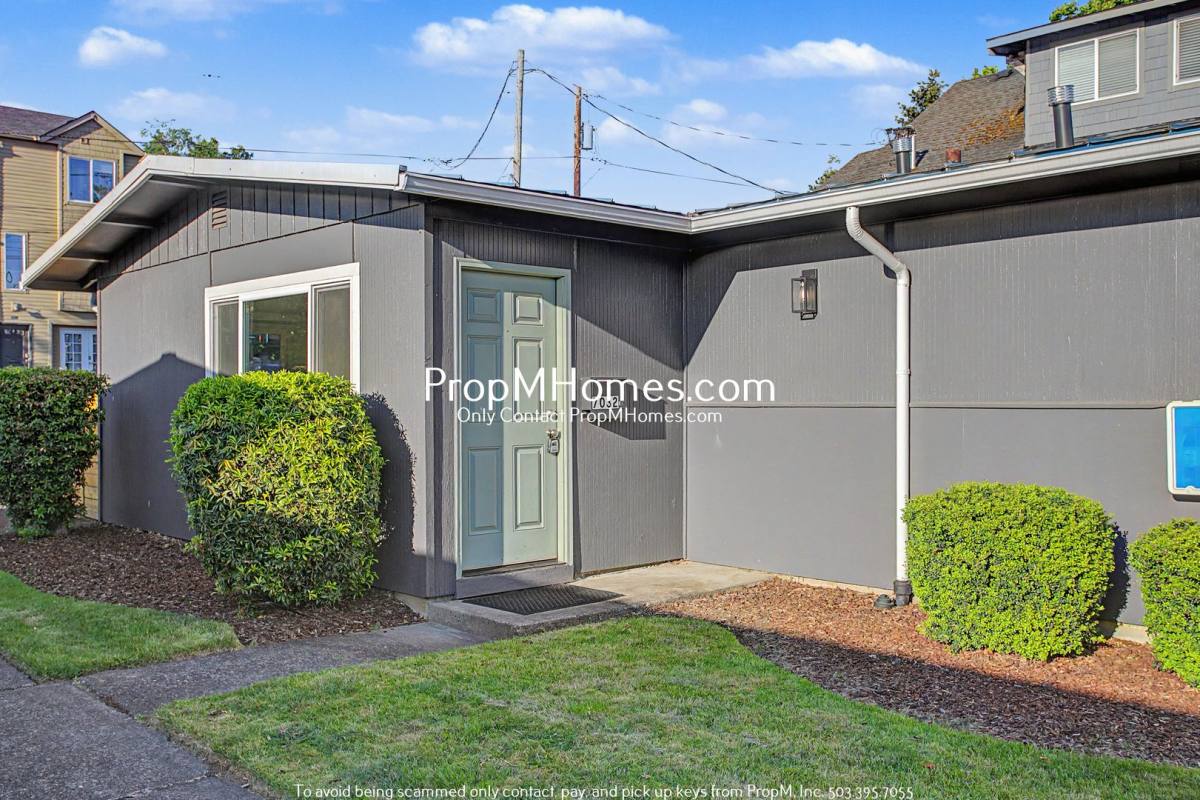 Apartment for rent at 7032 N Burlington Ave, Portland, OR 97203