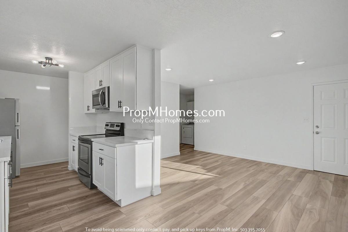 Apartment for rent at 7032 N Burlington Ave, Portland, OR 97203