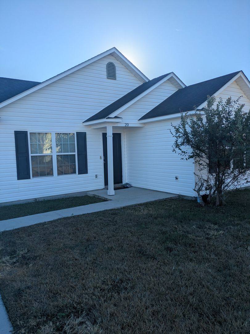 House for rent at 20 Moody Dr, Ray City, GA 31645