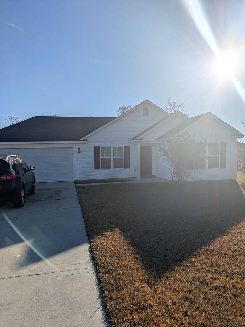 House for rent at 20 Moody Dr, Ray City, GA 31645