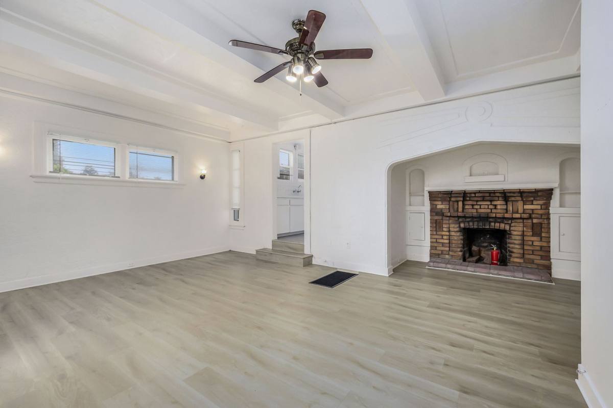 Apartment for rent at 958 Park St, Alameda, CA 94501