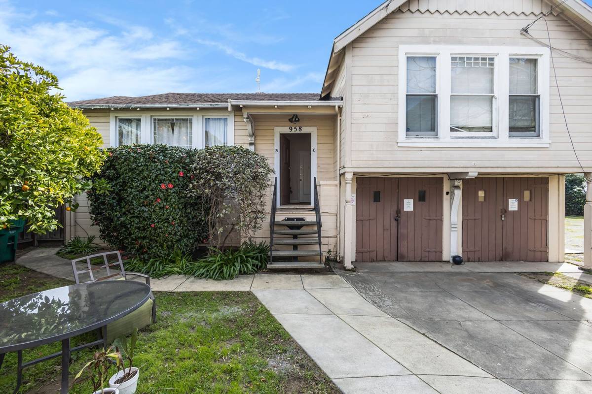 Apartment for rent at 958 Park St, Alameda, CA 94501