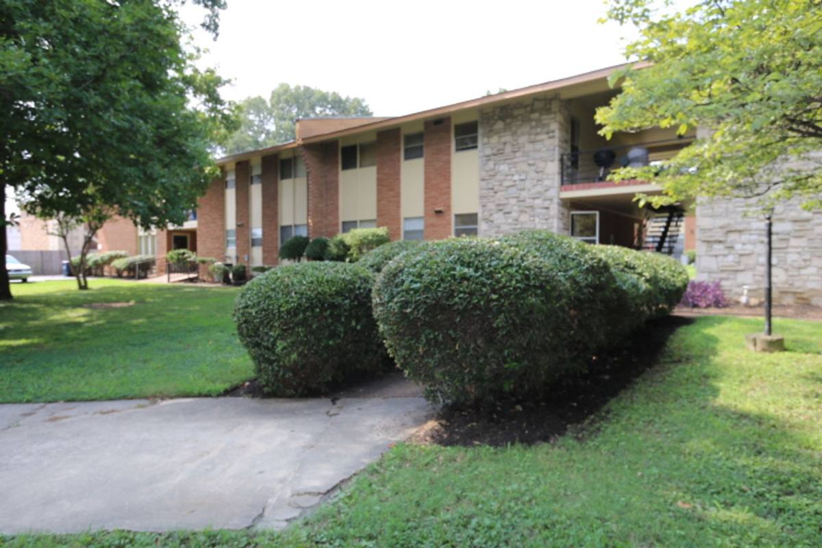 Apartment for rent at 4030 Summer Ave, Memphis, TN 38122