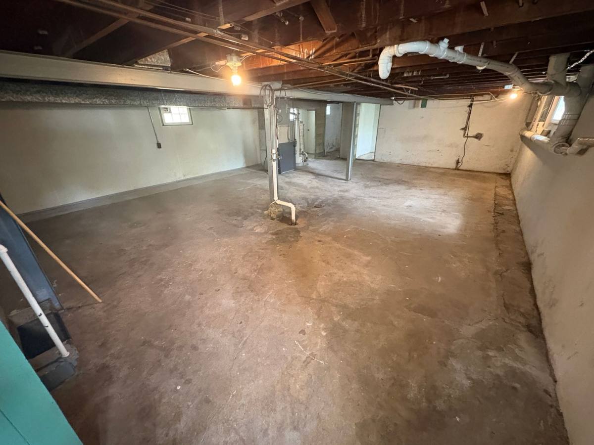 House for rent at 13 N Hartnett Ave, Saint Louis, MO 63135