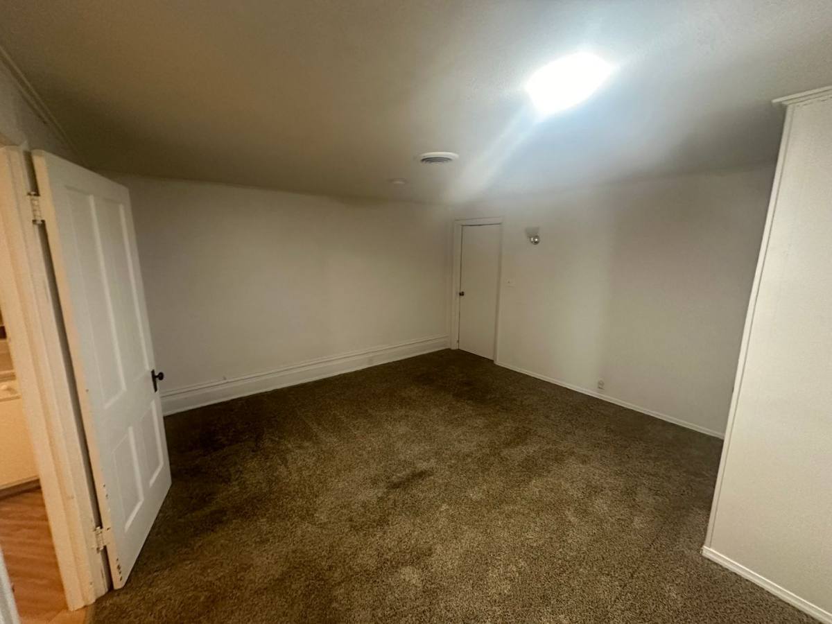 Apartment for rent at 141 N Diamond St, Mercer, PA 16137
