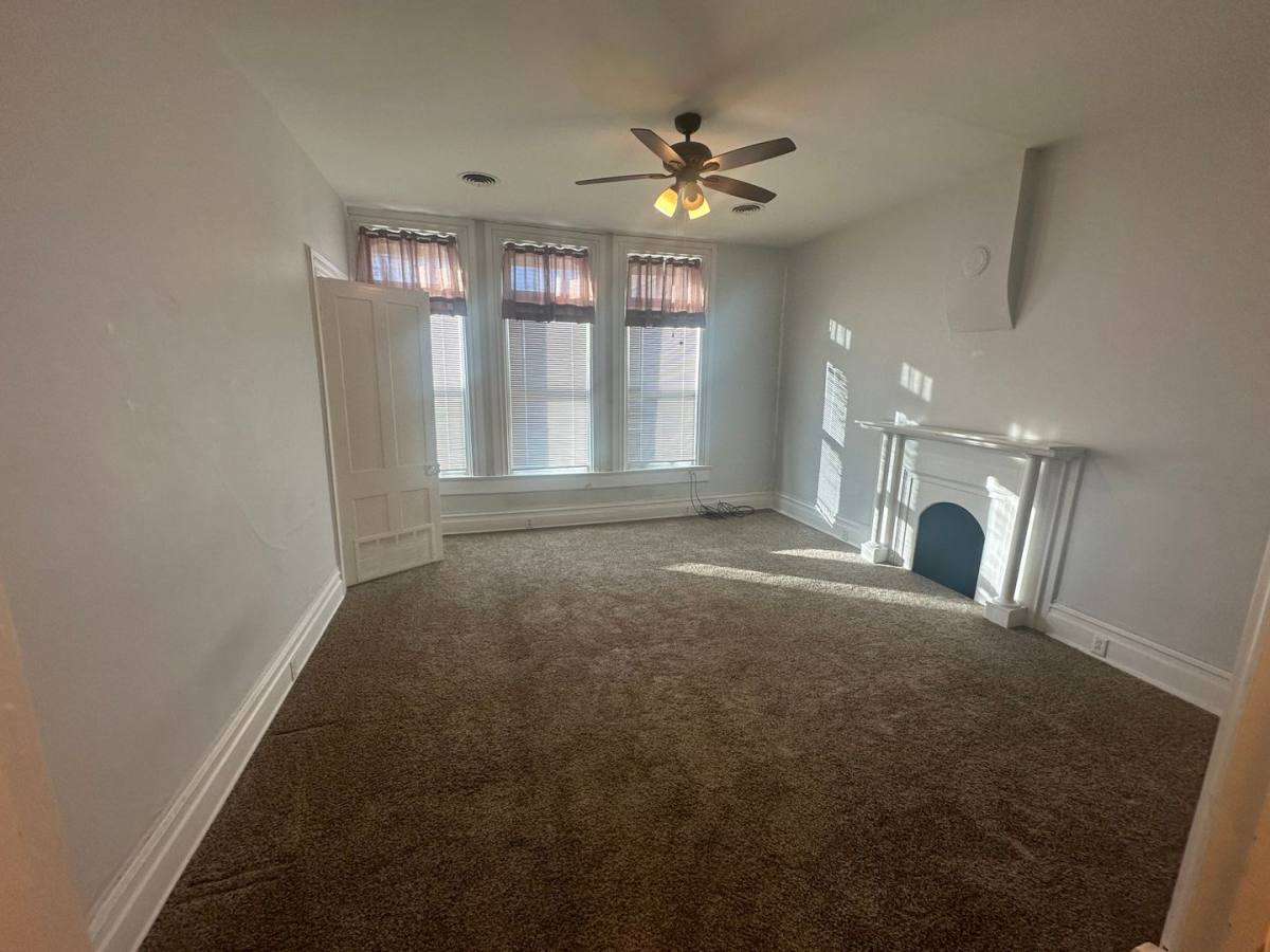 Apartment for rent at 141 N Diamond St, Mercer, PA 16137