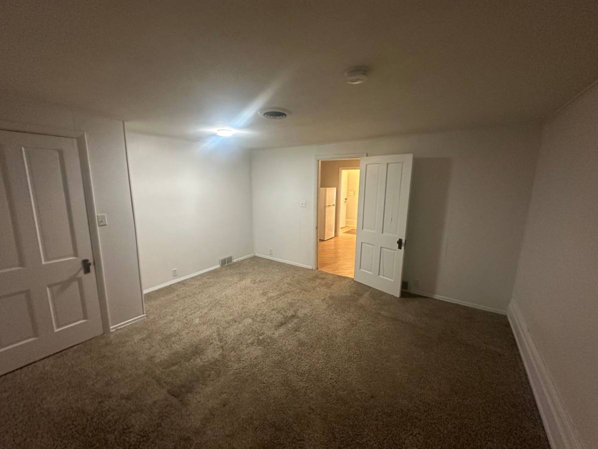 Apartment for rent at 141 N Diamond St, Mercer, PA 16137