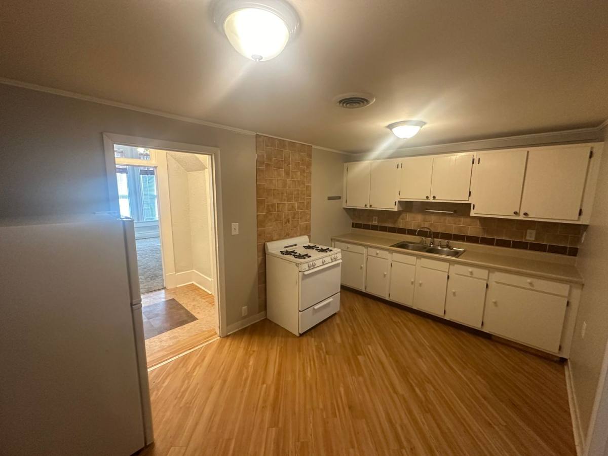 Apartment for rent at 141 N Diamond St, Mercer, PA 16137