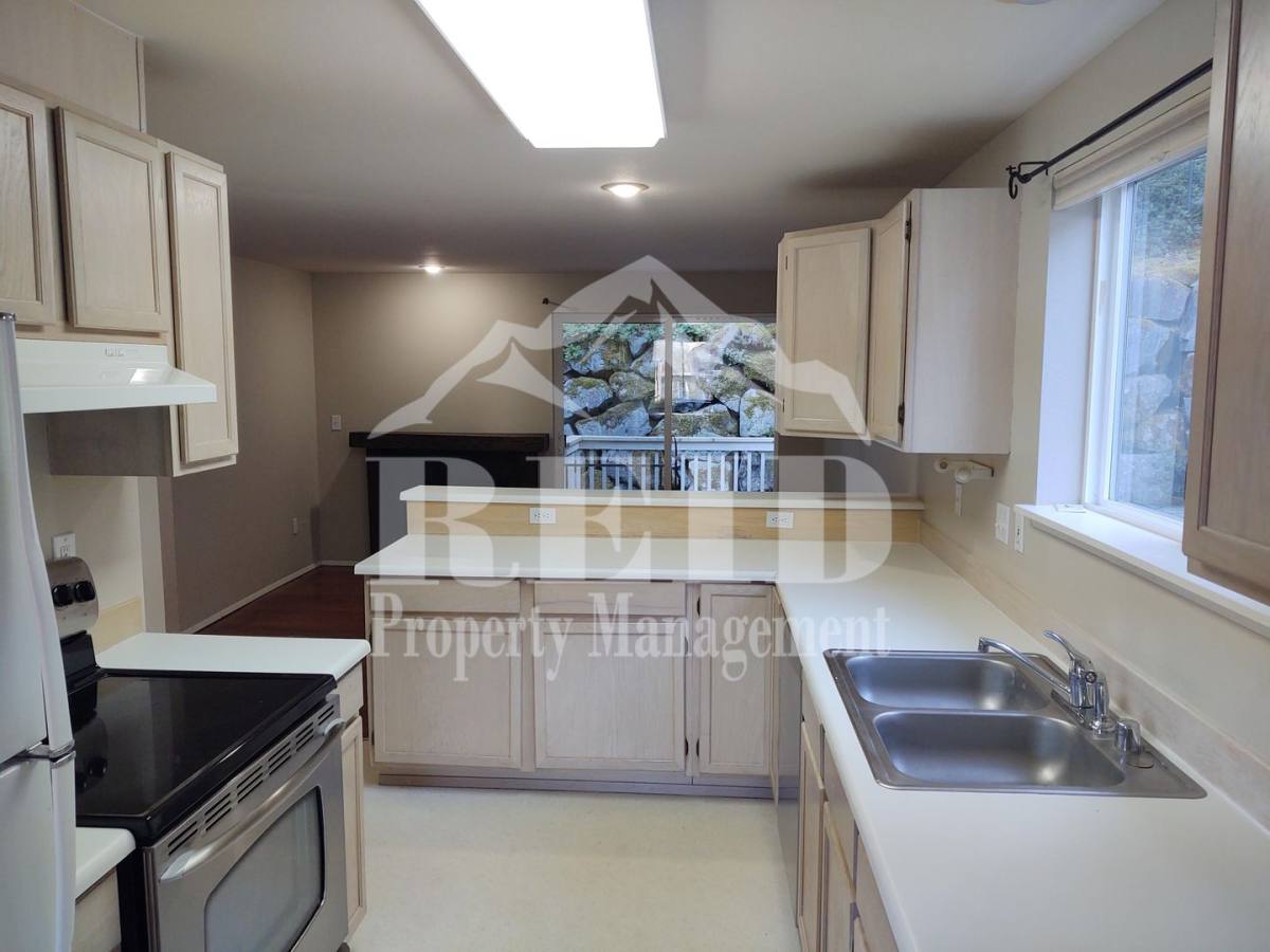 Townhouse for rent at 1313 Slate Lane NW, Silverdale, WA 98383
