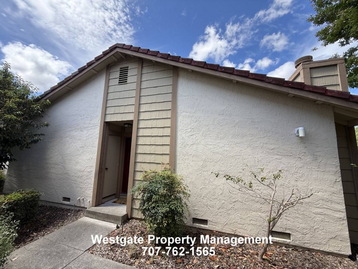 Condo for rent at 240 Park Place Dr, Petaluma, CA 94952