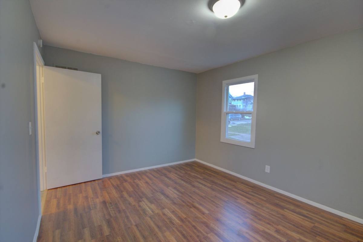 Apartment for rent at 1105 Tremont Ave, Davenport, IA 52803