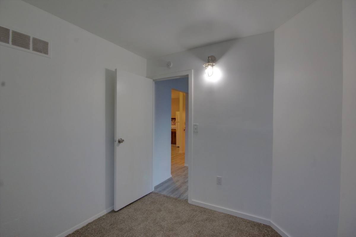 Apartment for rent at 1105 Tremont Ave, Davenport, IA 52803