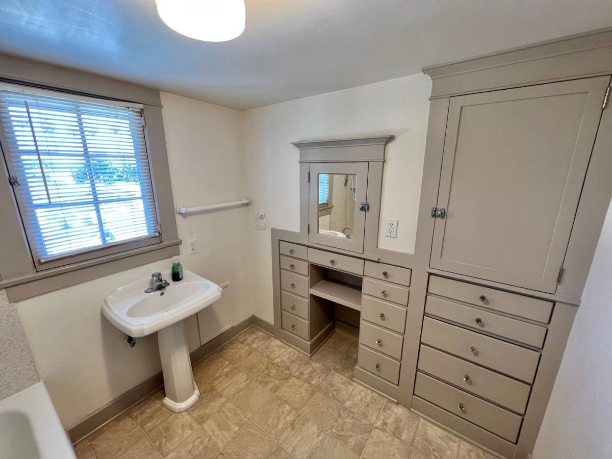 Apartment for rent at 2801 E 2nd St, Long Beach, CA 90803
