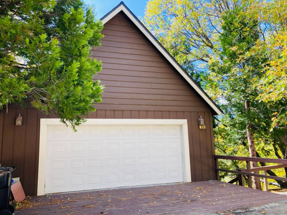 House for rent at 676 Grass Valley Rd, Lake Arrowhead, CA 92352