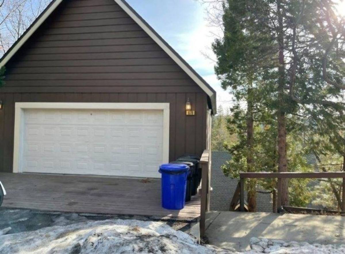 House for rent at 676 Grass Valley Rd, Lake Arrowhead, CA 92352