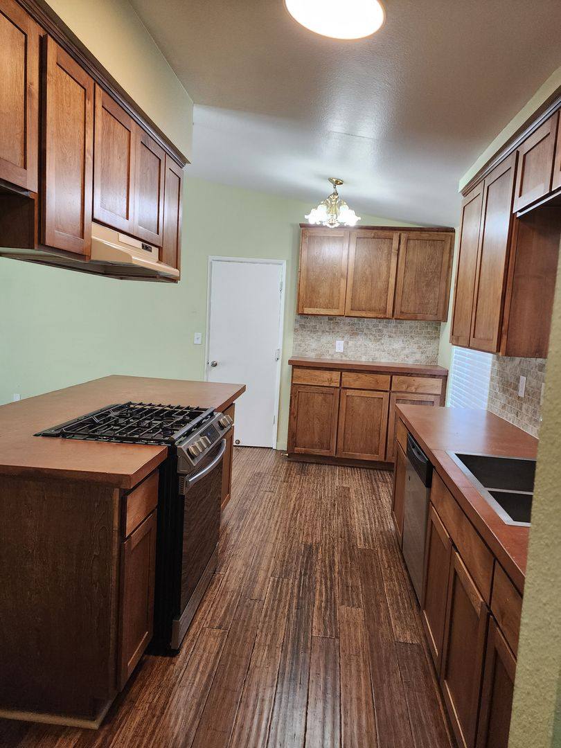 House for rent at 1712 Applegate Dr, Modesto, CA 95350