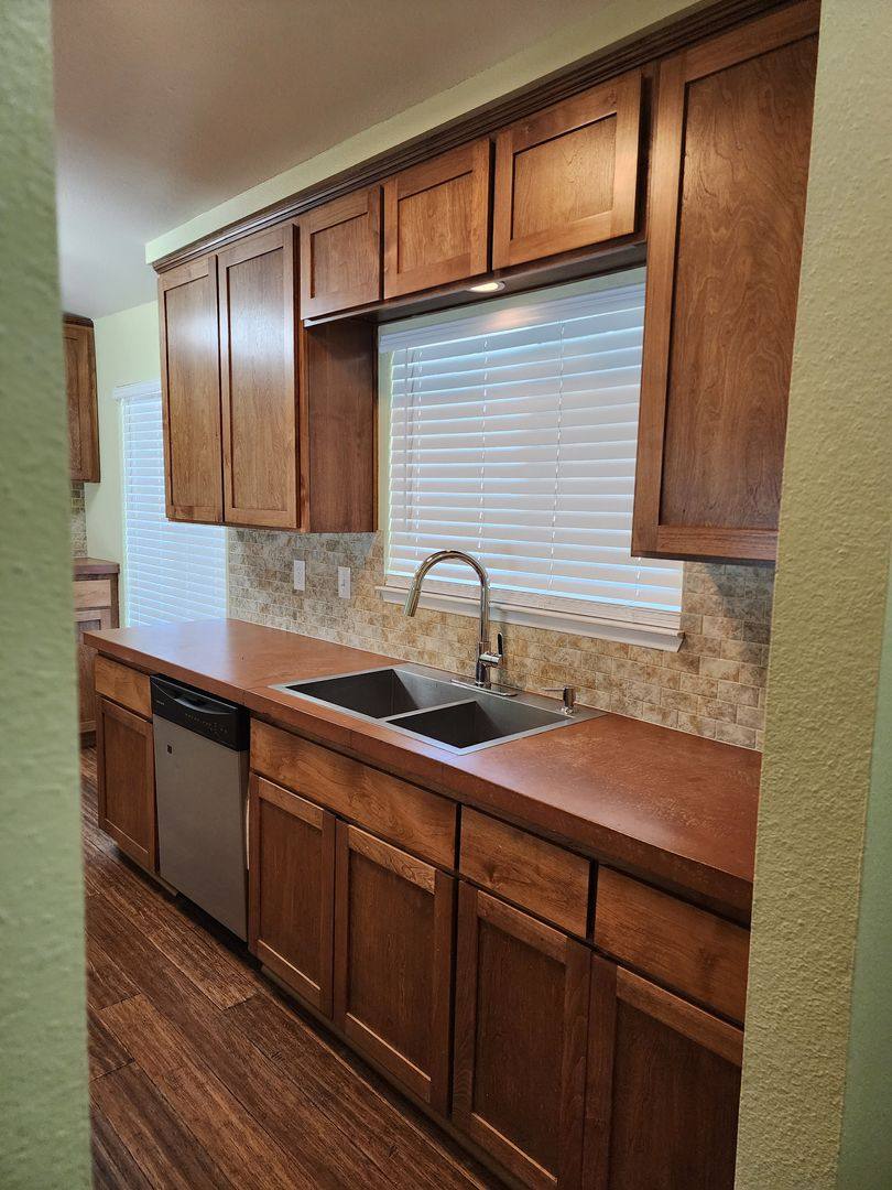 House for rent at 1712 Applegate Dr, Modesto, CA 95350