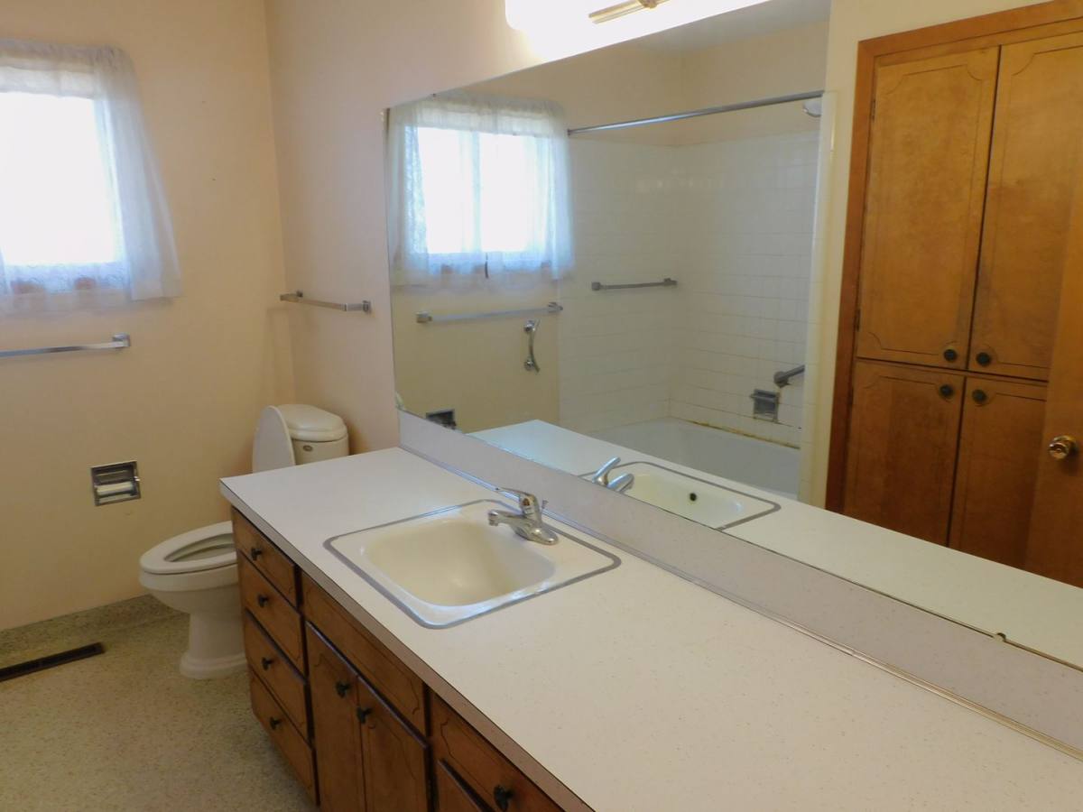 House for rent at 1133 N Howard Ave, Grand Island, NE 68803