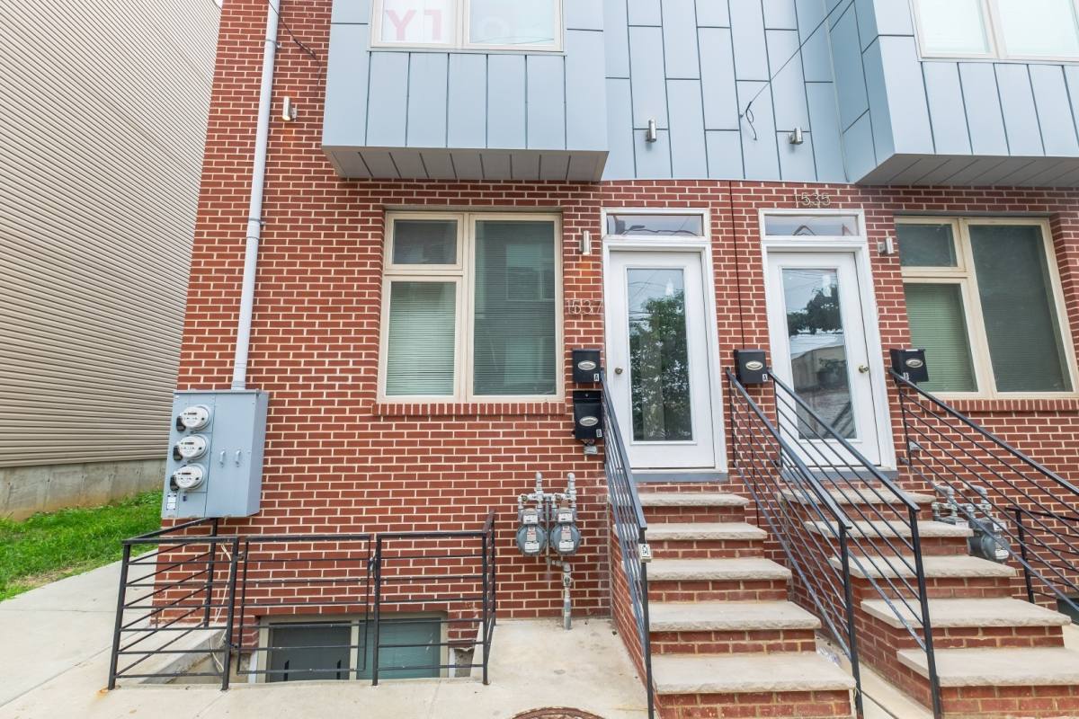 Apartment for rent at 1537 Ogden St, Philadelphia, PA 19130