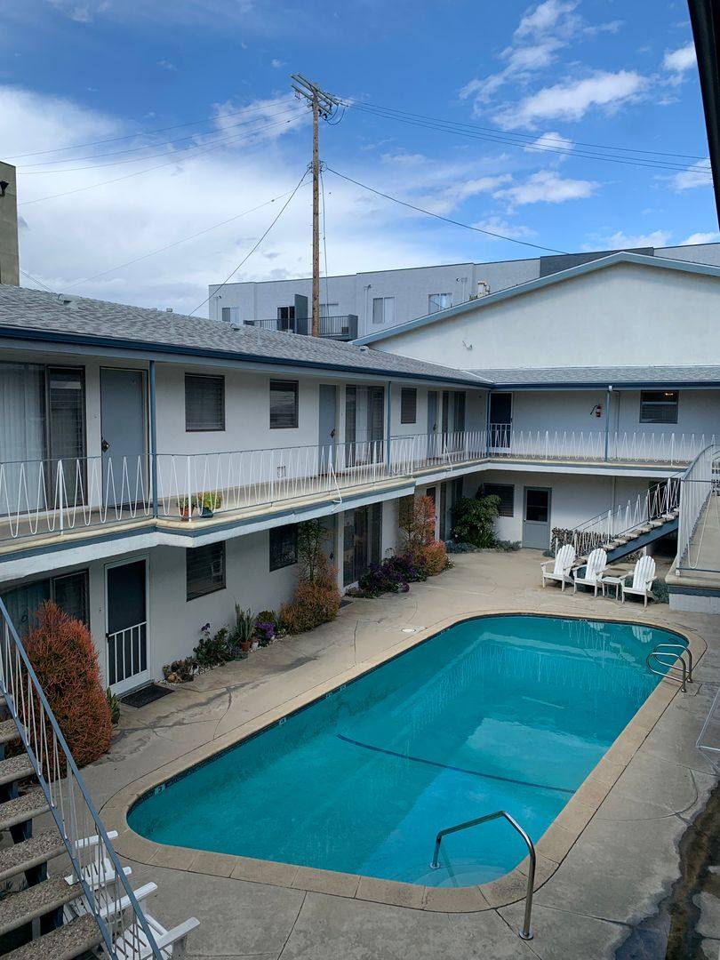 Apartment for rent at 3322 Mentone Ave, Los Angeles, CA 90034