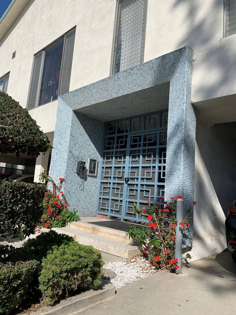 Apartment for rent at 3322 Mentone Ave, Los Angeles, CA 90034