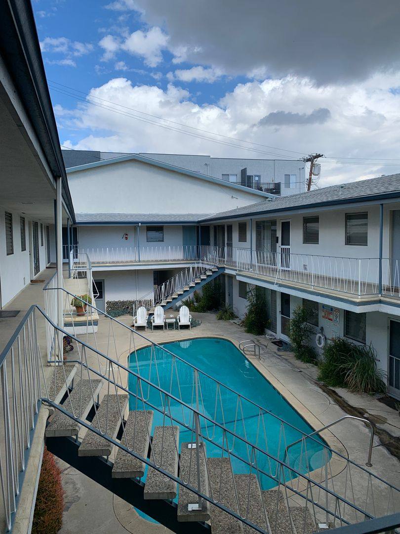Apartment for rent at 3322 Mentone Ave, Los Angeles, CA 90034