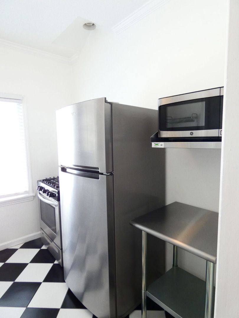 Apartment for rent at 2344 Chestnut Ave, Long Beach, CA 90806