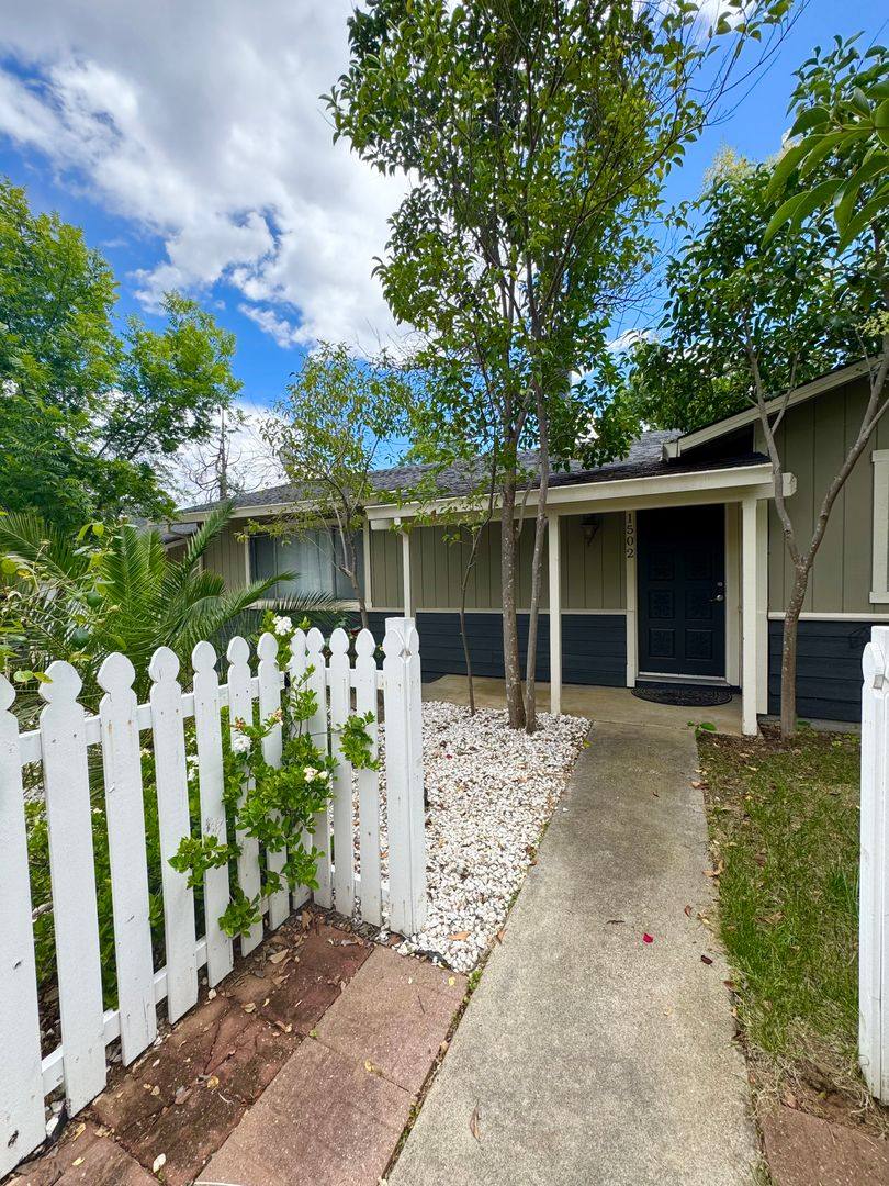 House for rent at 1502 Cottonwood Ave, Redding, CA 96001