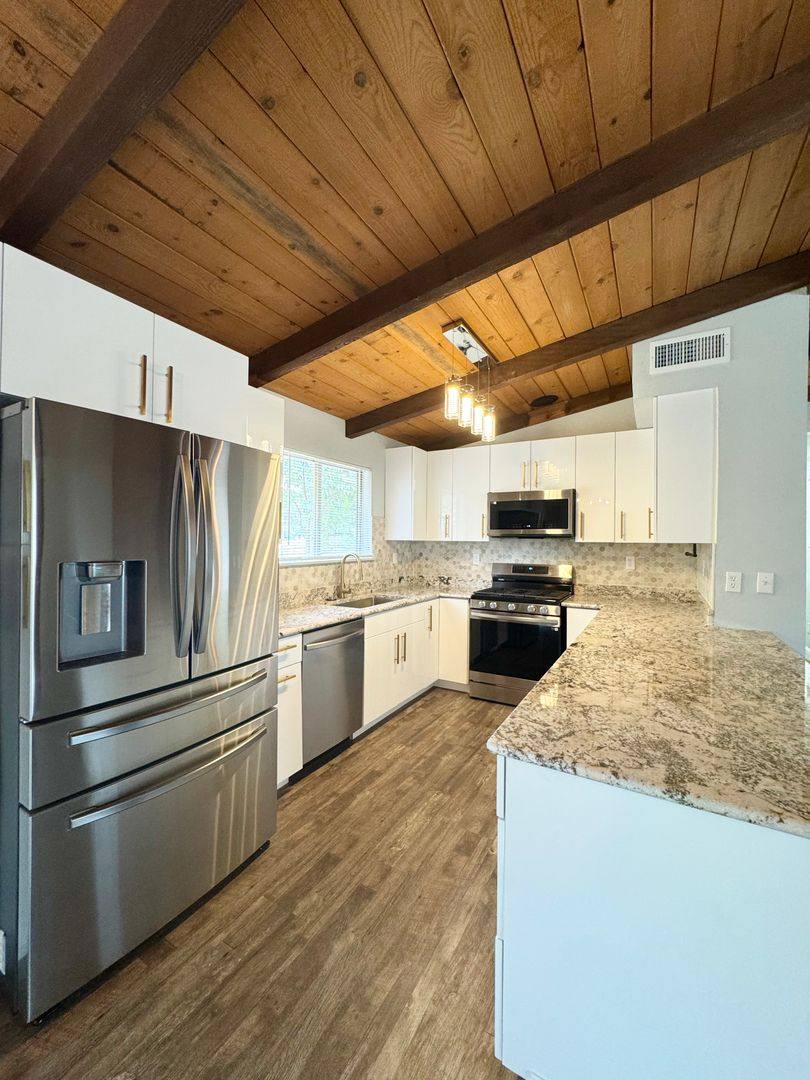 House for rent at 1502 Cottonwood Ave, Redding, CA 96001