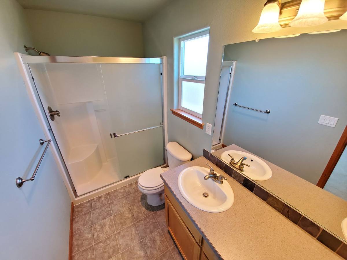 House for rent at 3800 Ryunkin St SE, Albany, OR 97322