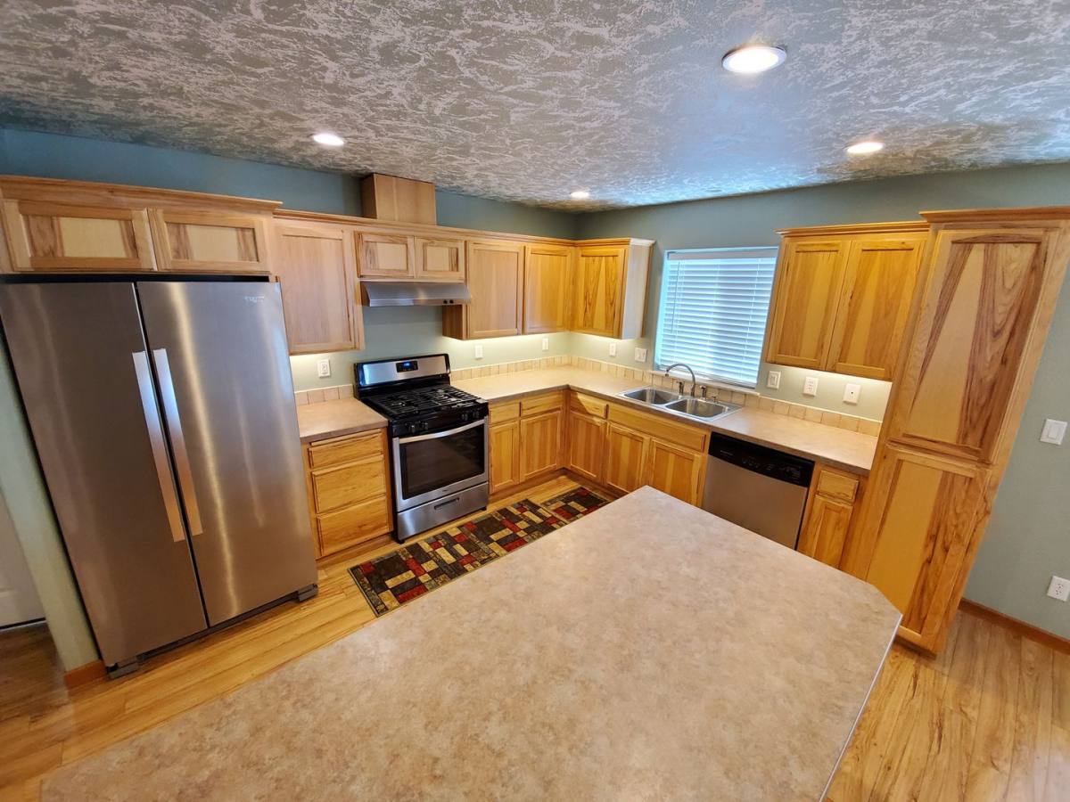 House for rent at 3800 Ryunkin St SE, Albany, OR 97322