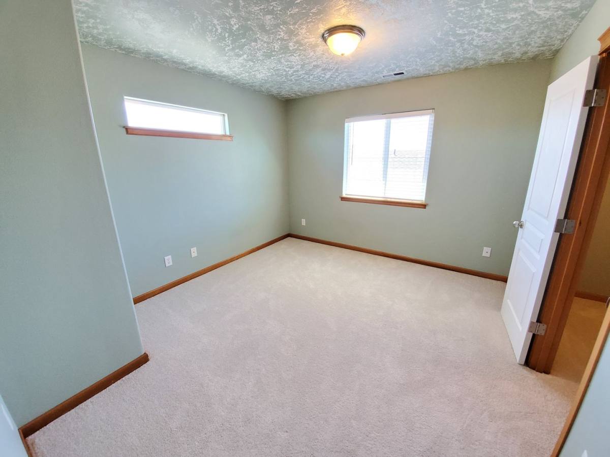 House for rent at 3800 Ryunkin St SE, Albany, OR 97322