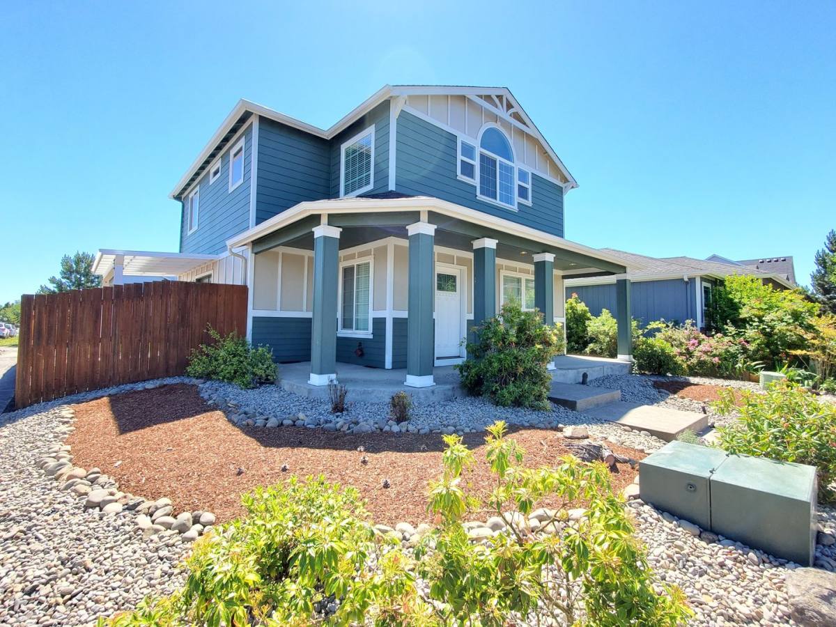House for rent at 3800 Ryunkin St SE, Albany, OR 97322