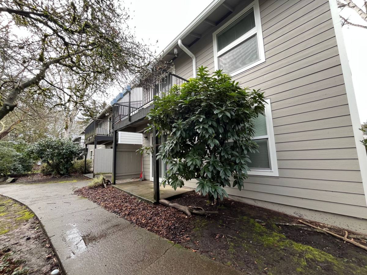 Condo for rent at 5482 SW Alger Ave, Beaverton, OR 97005