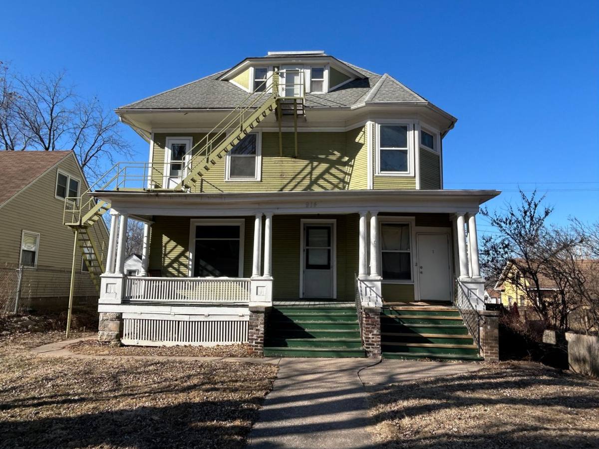 Apartment for rent at 914 23rd St, Rock Island, IL 61201