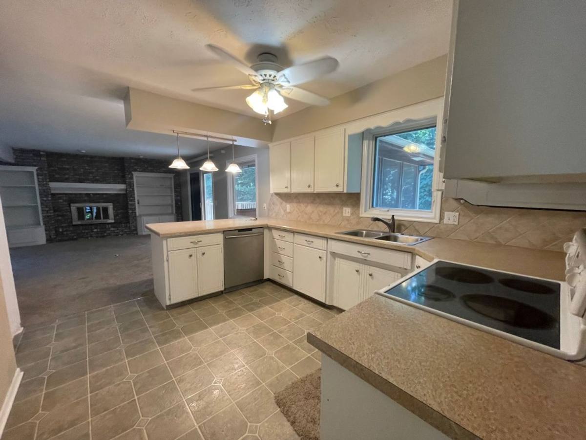 House for rent at 1405 Childs Rd E, Bellevue, NE 68123