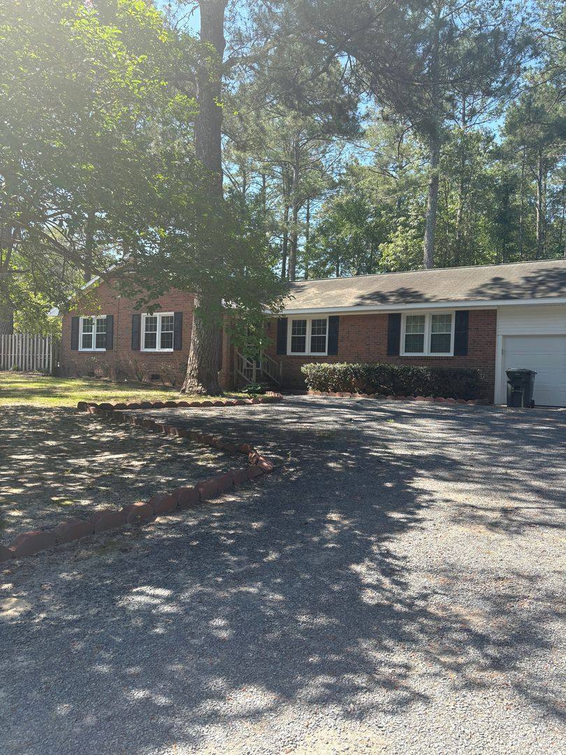 Apartment for rent at 11200 Southgates A Dr, Laurinburg, NC 28352