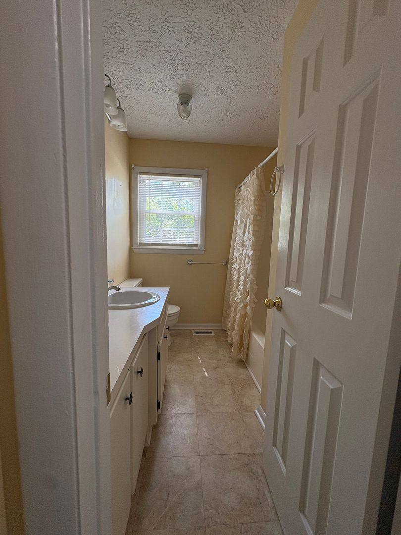 Apartment for rent at 11200 Southgates A Dr, Laurinburg, NC 28352