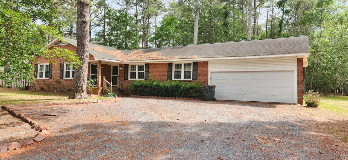 Apartment for rent at 11200 Southgates A Dr, Laurinburg, NC 28352