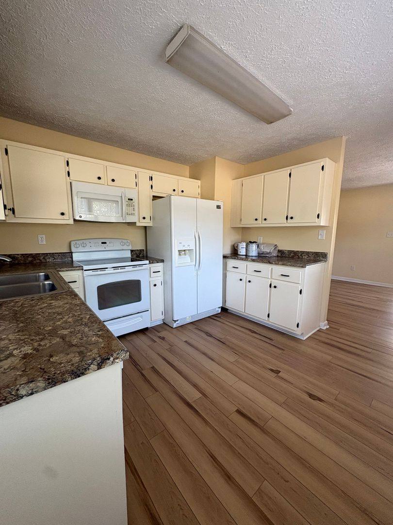 Apartment for rent at 11200 Southgates A Dr, Laurinburg, NC 28352