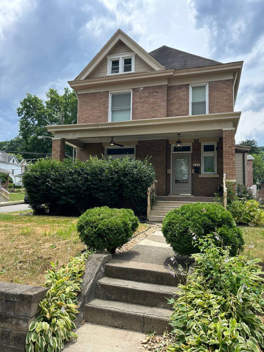Apartment for rent at 930 Ridge Ave, Coraopolis, PA 15108