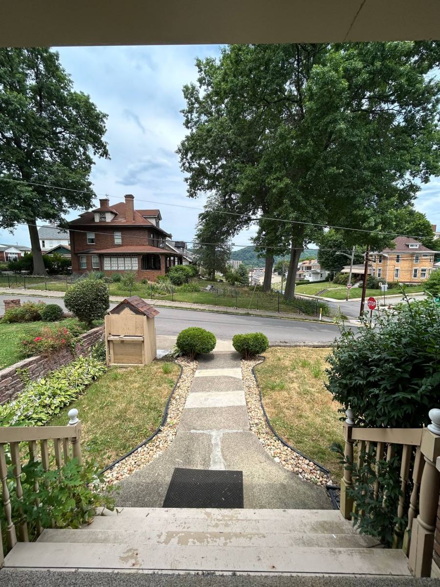 Apartment for rent at 930 Ridge Ave, Coraopolis, PA 15108