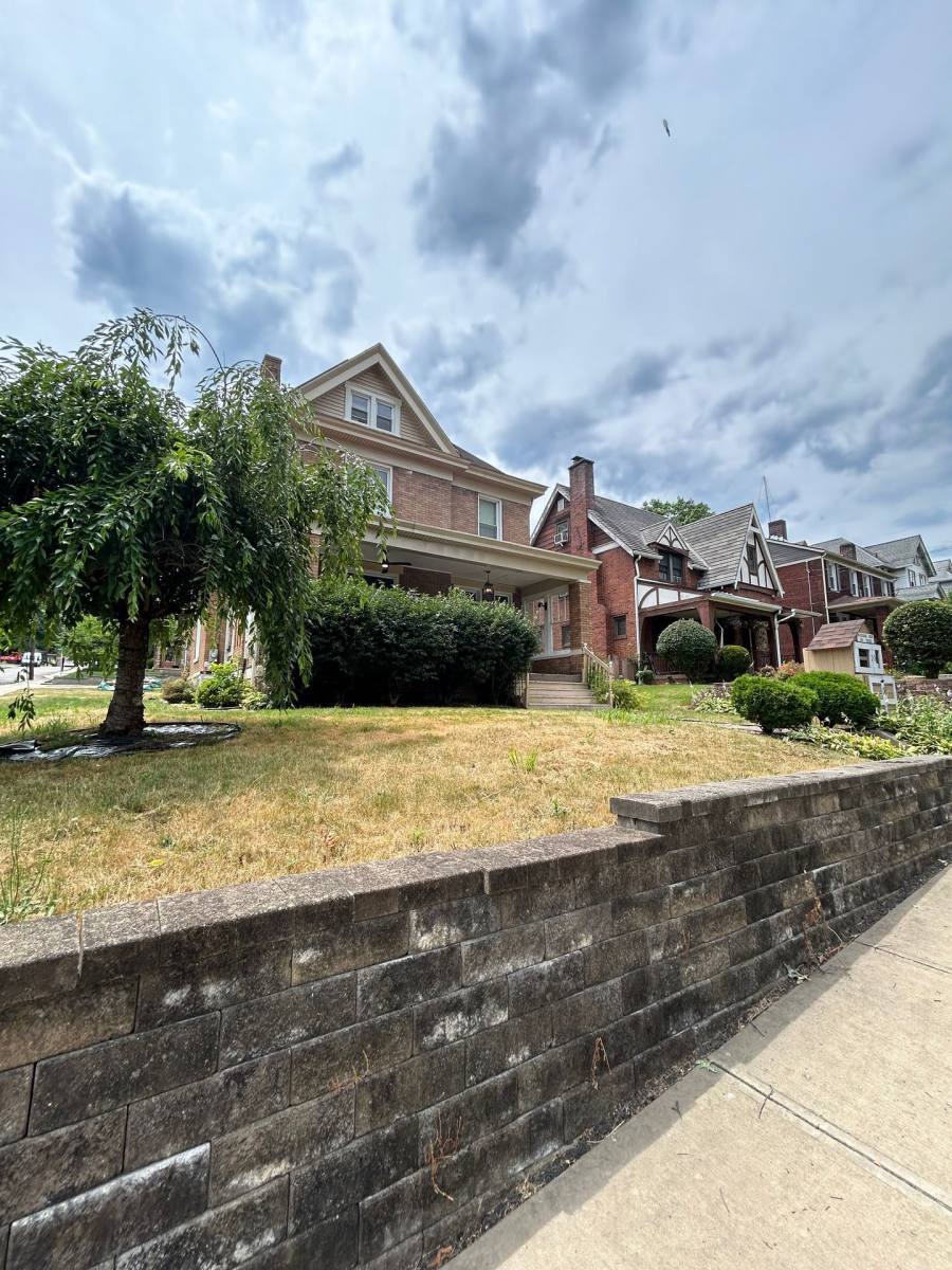 Apartment for rent at 930 Ridge Ave, Coraopolis, PA 15108