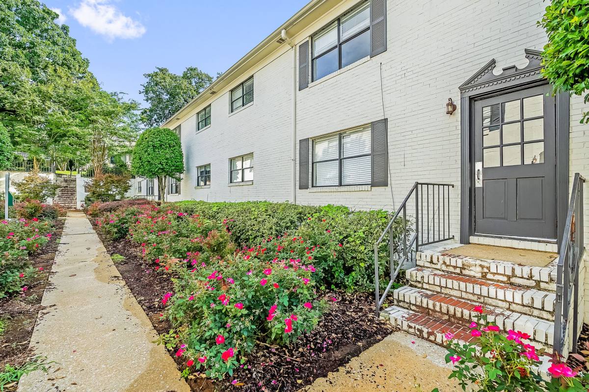 Apartment for rent at 2920 10th Ave S, Birmingham, AL 35205