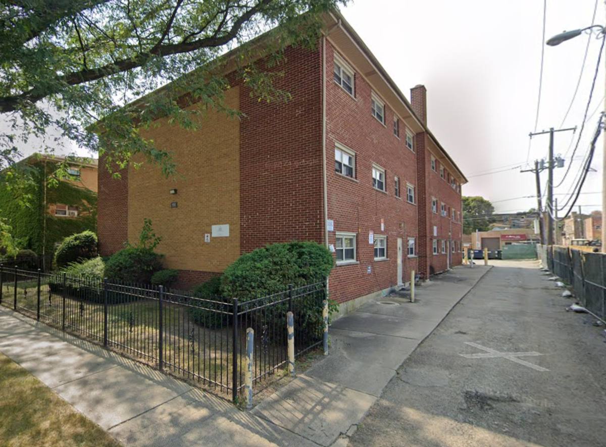 Apartment for rent at 11110-11118 S Homewood Ave, Chicago, IL 60643
