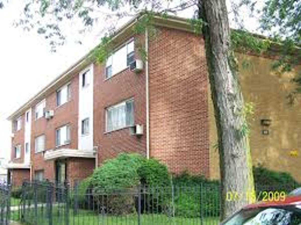 Apartment for rent at 11110-11118 S Homewood Ave, Chicago, IL 60643