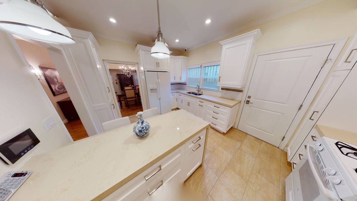 Apartment for rent at 424-426 1 2 N Alta Vista Blvd, Los Angeles, CA 90036